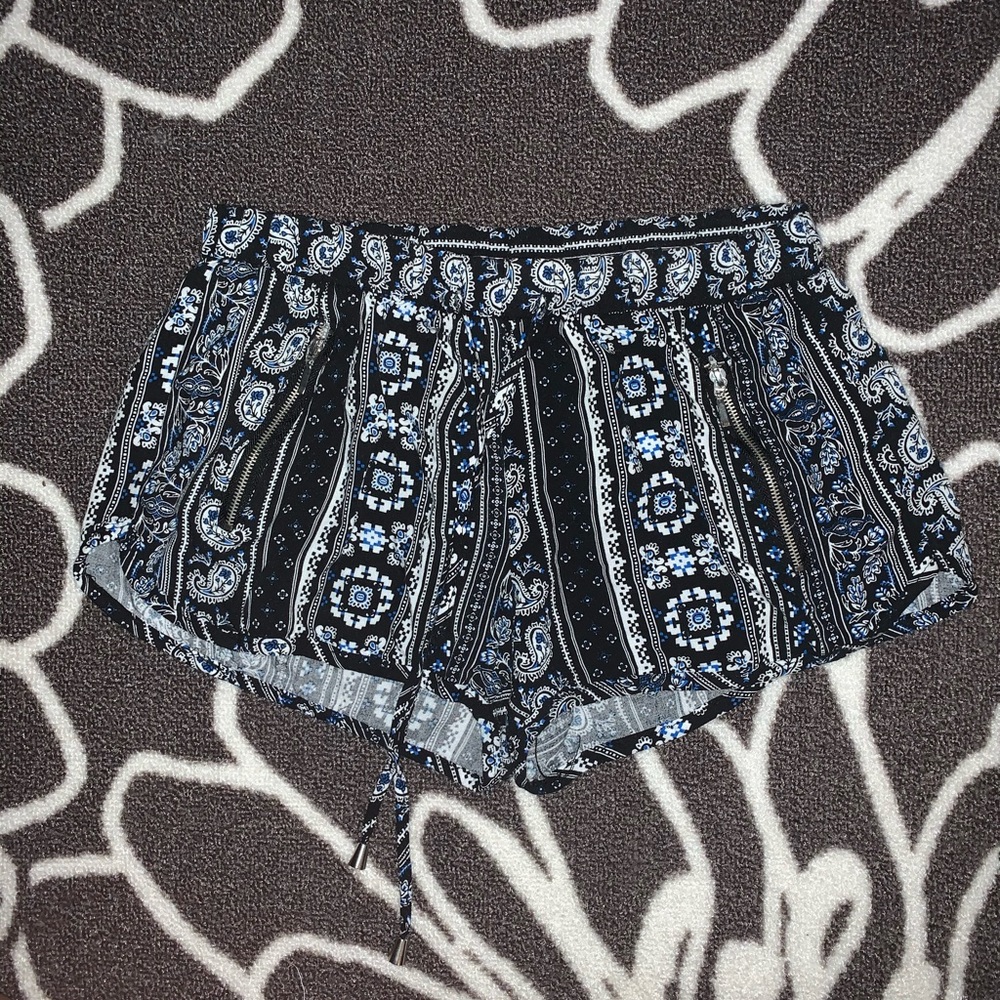 Patterned Shorts - Picture 2 of 4